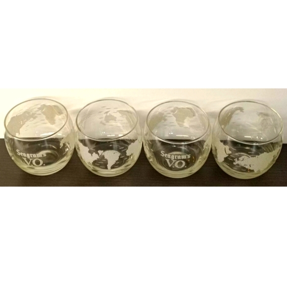 Vintage Seagram's Lowball Glasses - World Map Graphic - VO Edition set of 4 - Picture 2 of 6